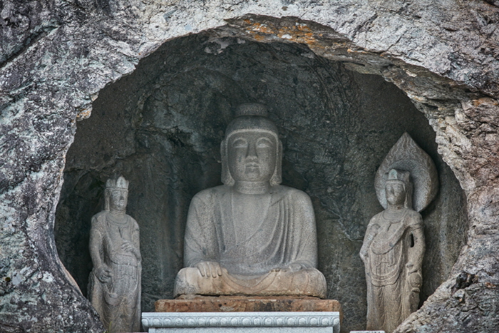 Grotte de la trinité bouddhique de Gunwi (군위 아미타여래삼존 석굴)