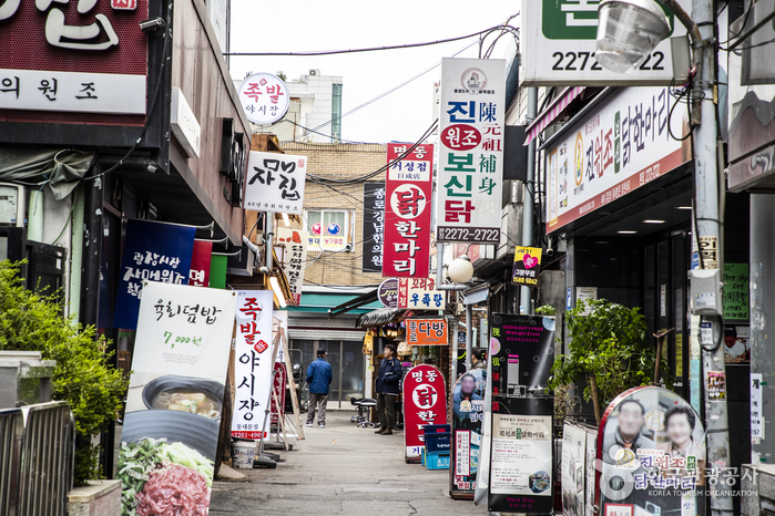 Ruelle des plats de poulet à Dongdaemun (서울 동대문 닭한마리 골목)