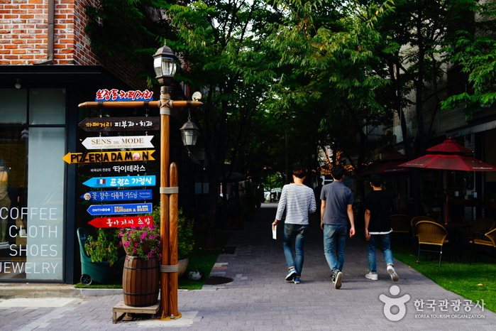 Rue des Cafés Jukjeon (죽전카페거리)