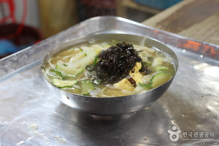 Hyundai Kalguksu (현대칼국수)