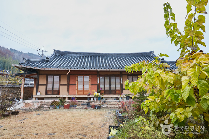 Deokdongdaek House [Korea Quality] / 덕동댁 [한국관광 품질인증]