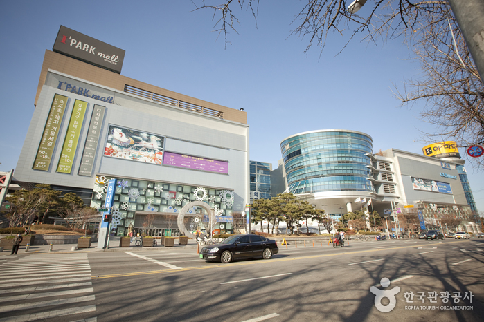 Hyundai I'PARK Mall (현대 아이파크몰)