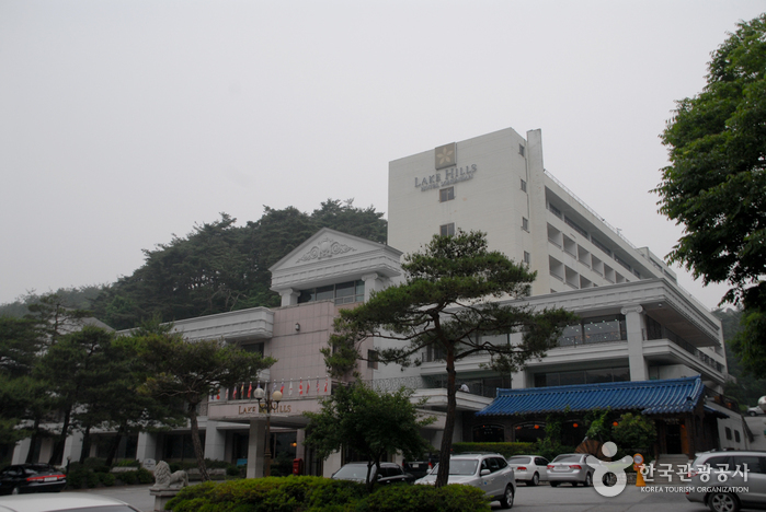 Lake Hills Hotel Songnisan (레이크힐스 호텔 속리산)