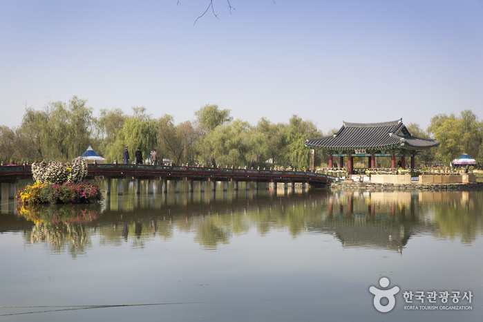 Parc Seodong et lac Gungnamji (서동공원과 궁남지)