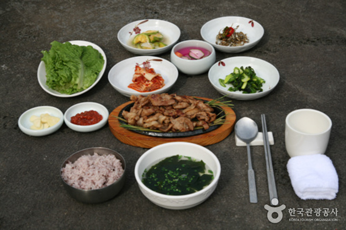 Stone Grandfather Restaurant (돌하르방)