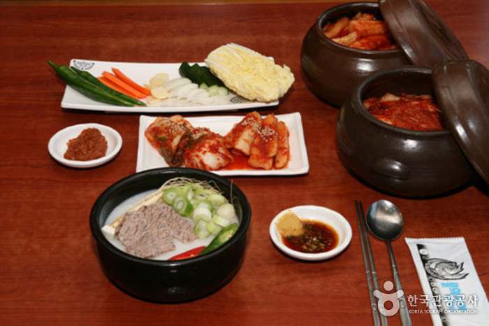 Jonggajip Seolleongtang (종가집설렁탕)