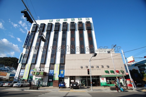 Chungmu Beach Hotel (충무비치호텔)