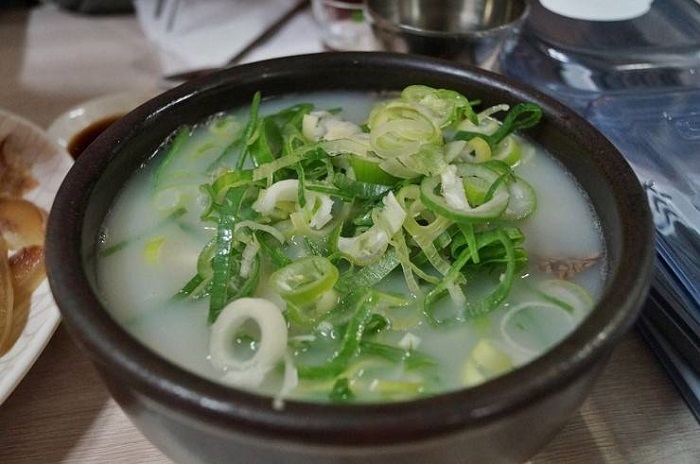 Jinguk Seolleongtang (진국설렁탕)
