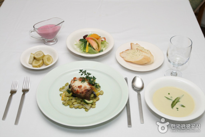 Blue Moon Restaurant (블루문)