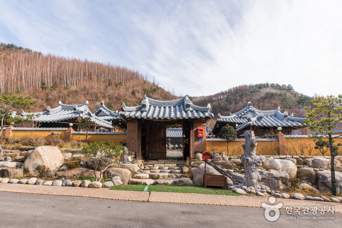 Taebaeksan Hanok Pension [Korea Quality] / 태백산 한옥펜션 [한국관광 품질인증]