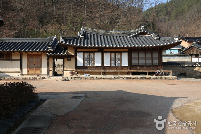 Chalbanggong Head House [Korea Quality] / 찰방공종택 [한국관광 품질인증]