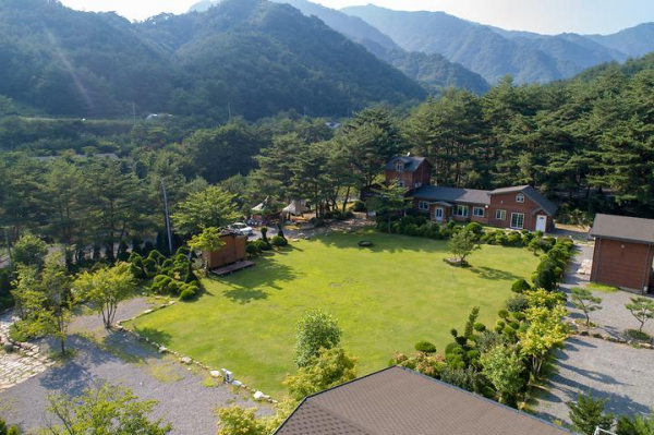 황토와 통나무 캠핑장