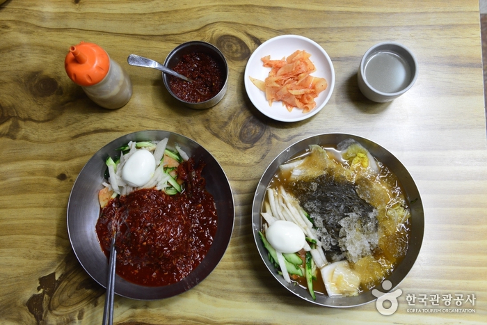 Pyeongyang Naengmyeon (평양냉면) Pyeongyang Naengmyeon (평양냉면)