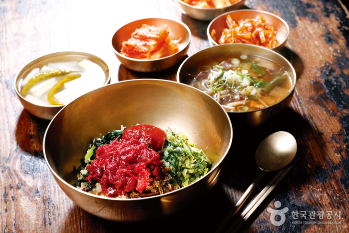 Cheonhwang Sikdang (천황식당) Cheonhwang Sikdang (천황식당)