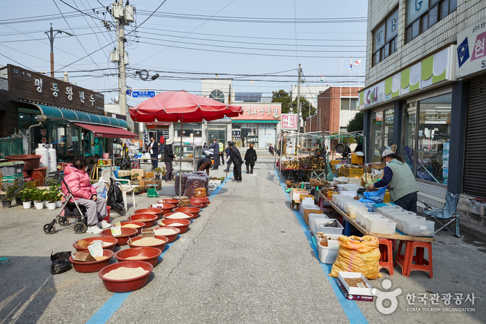 5-Tage-Markt Bukpyeong (북평민속오일장 (3, 8일))