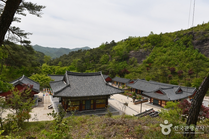 Tempel Unjusa (운주사)