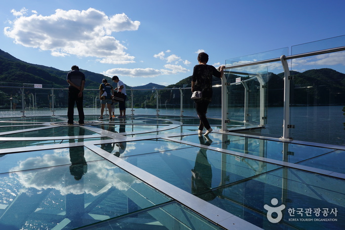 Skywalk am See Uiamho (의암호 스카이워크)