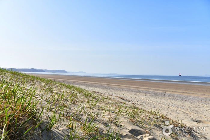 Strand Sambong (삼봉해수욕장) Strand Sambong (삼봉해수욕장)