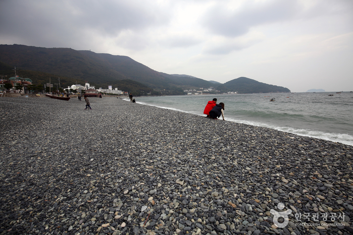 Strand Hakdong Mongdol (학동흑진주몽돌해변)