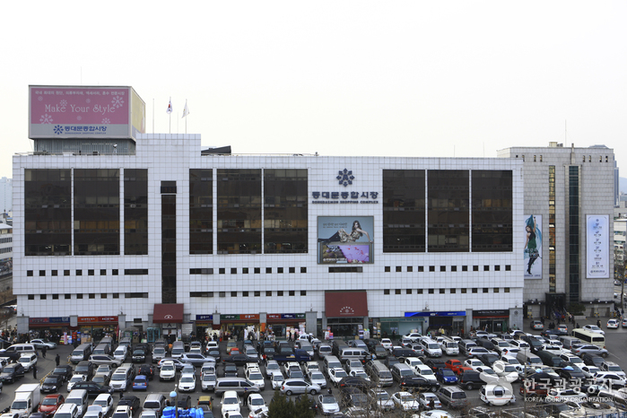 Dongdaemun Shopping Complex & Dongdaemun Shopping Town (동대문 종합시장·동대문 쇼핑타운)