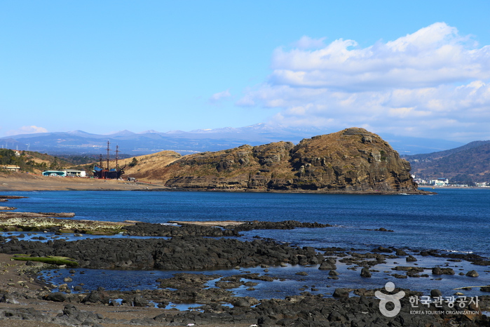 Strand Yongmeori (용머리해안)