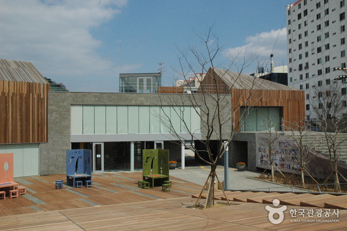 Gedenkpark Isang Yun (Themapark Docheon) (윤이상 기념공원(도천테마파크))