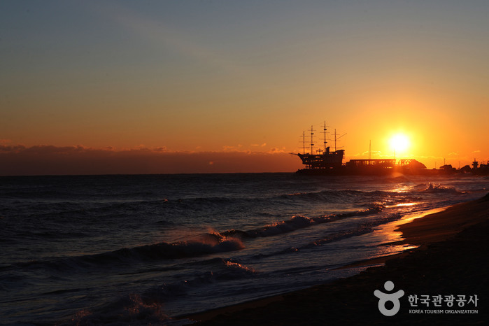 Sonnenaufgangspark Jeongdongjin (정동진 해돋이공원) Sonnenaufgangspark Jeongdongjin (정동진 해돋이공원)