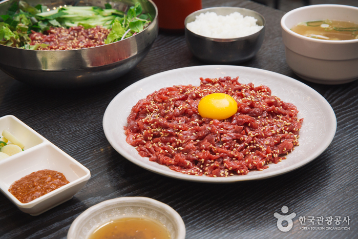 Ресторан Buchon Yukhoe (부촌육회) Ресторан Buchon Yukhoe (부촌육회)