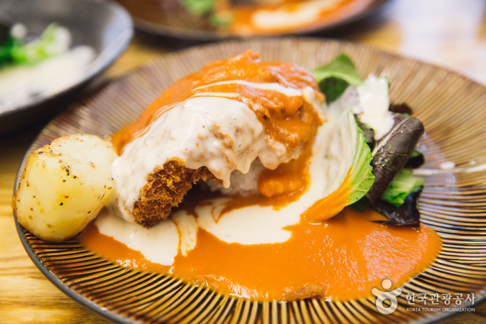 Ресторан Самоним Тонкасы (사모님돈가스)