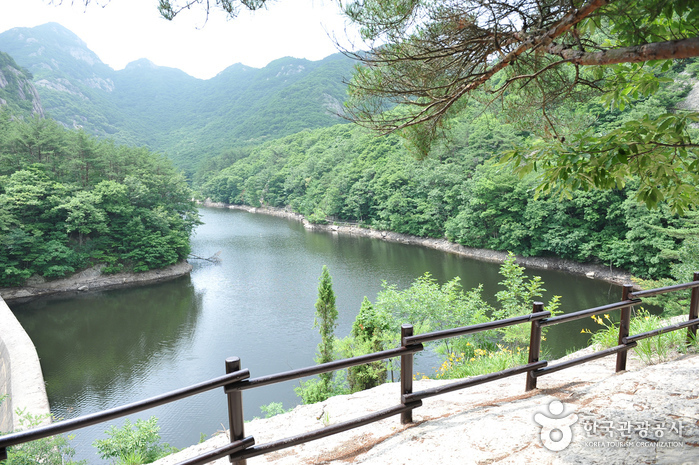Гора Нэбёнсан (내변산) Гора Нэбёнсан (내변산)