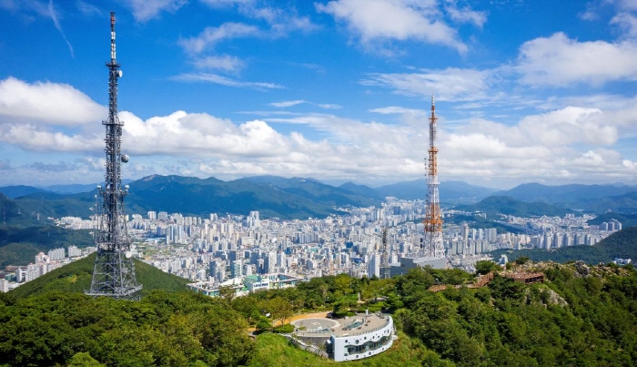 Горы Хваннёнсан (황령산)