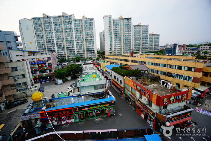 Calle del Dakttongjib en el Mercado Pyeonghwa de Daegu (대구 평화시장 닭똥집 골목)