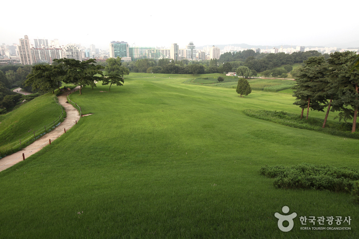 Fortaleza Mongchontoseong (서울 몽촌토성) Fortaleza Mongchontoseong (서울 몽촌토성)