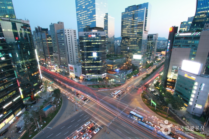 Gangnam (강남) Gangnam (강남)