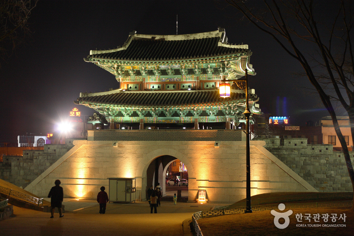 Fortaleza Jinjuseong (진주성) Fortaleza Jinjuseong (진주성)