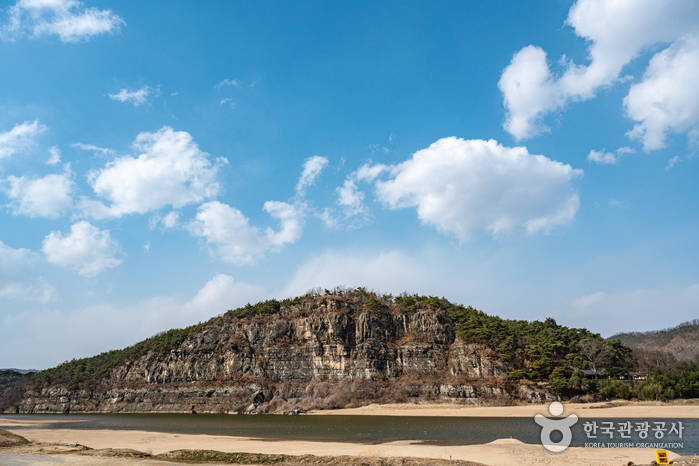 Acantilado Buyongdae (부용대)