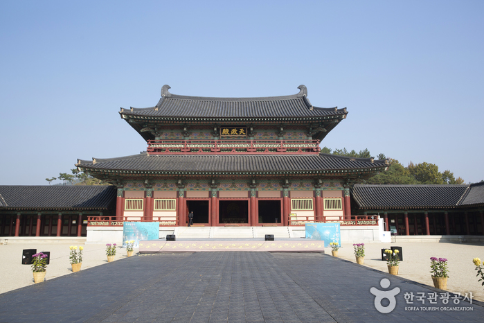 Complejo Cultural de Baekje (백제문화단지) Complejo Cultural de Baekje (백제문화단지)