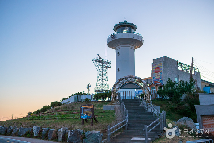 Faro del Cabo Gangjeolgot (간절곶 등대) Faro del Cabo Gangjeolgot (간절곶 등대)