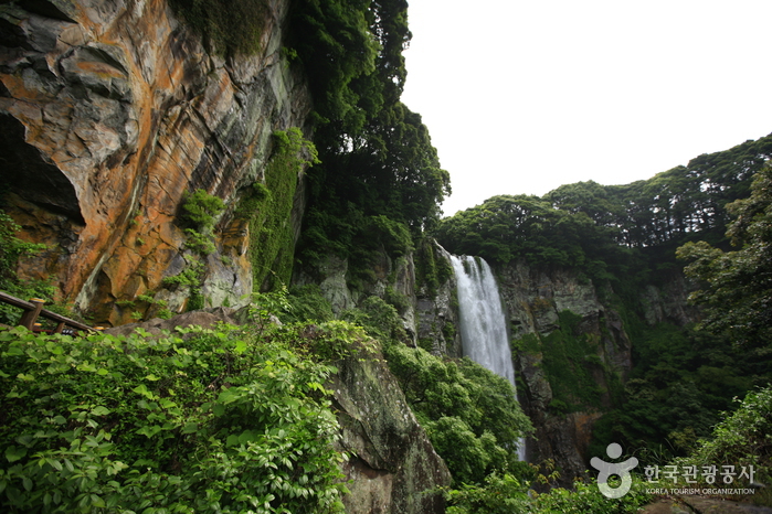 Cascada Eongtto (엉또폭포) Cascada Eongtto (엉또폭포)