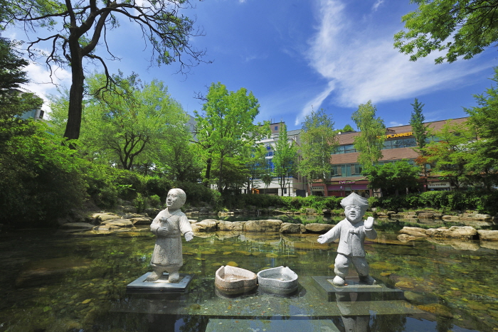 Estanque Hwangji (황지연못) Estanque Hwangji (황지연못)