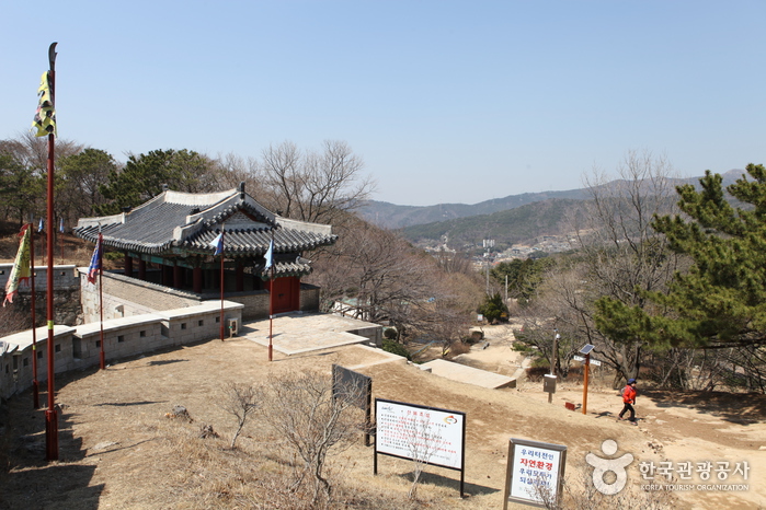 Fortaleza Geumjeongsanseong (금정산성) Fortaleza Geumjeongsanseong (금정산성)