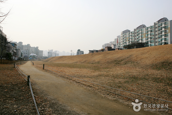 Fortaleza de Barro de Pungnap-dong (서울 풍납동 토성) Fortaleza de Barro de Pungnap-dong (서울 풍납동 토성)