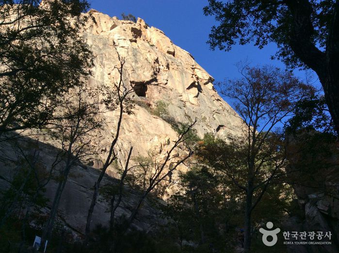 Cueva Geumganggul (금강굴) Cueva Geumganggul (금강굴)