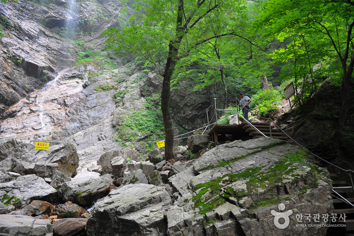 Cascadas Gugok (구곡폭포) Cascadas Gugok (구곡폭포)