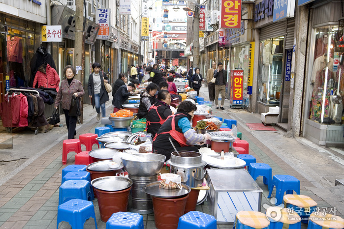 Calle de Comidas del Mercado Gukje (국제시장 먹자골목)
