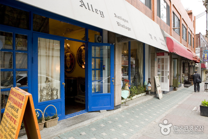 Calle de los Anticuarios de Itaewon (이태원 앤틱 가구 거리)