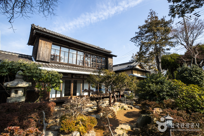Casa de Estilo Japonés de Sinheung-dong en Gunsan (Casa Hirotsu) (군산 신흥동 일본식가옥(히로쓰 가옥)) Casa de Estilo Japonés de Sinheung-dong en Gunsan (Casa Hirotsu) (군산 신흥동 일본식가옥(히로쓰 가옥))